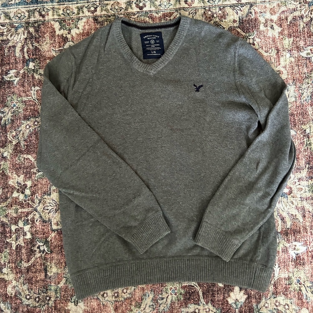 American Eagle v neck sweater